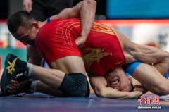 多国运动员新疆同台“跤”量